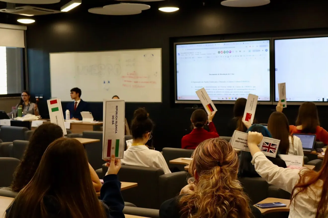 XIV SPMUN encerra edição histórica e reúne mais de mil participantes em uma celebração da diplomacia e do diálogo
